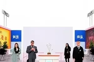 纪录片山城的十二封信老楼窗台画面